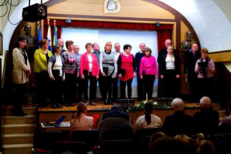 Angelca Maček je zelo dobro vodila kulturni program  in pripravila program ob predstavitvi nove knjige o Janezu Čebulju